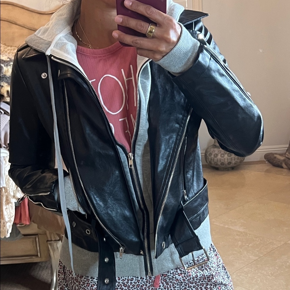 💕Women's Black Leather Jacket with gray hoodie lining💕